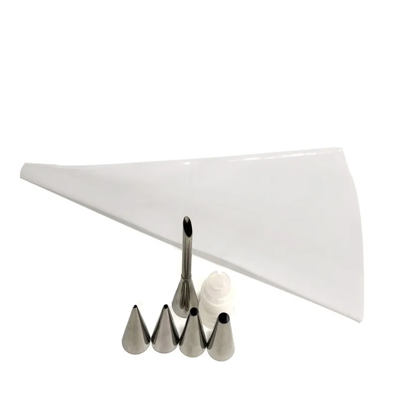 Poche blanche, embouts en inox et adaptateur posés à plat